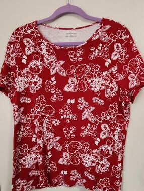 croft & barrow Red Floral Short Sleeve Tee